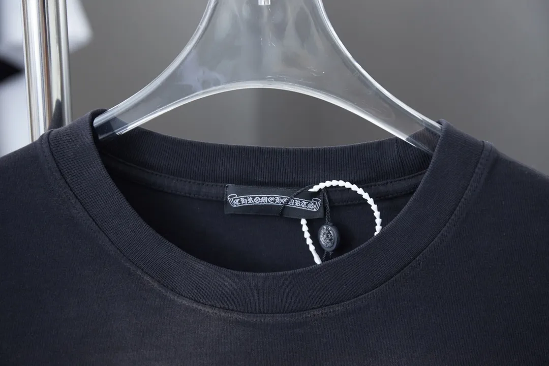 🅿️230 Chrome Hearte 25SS early spring new style, canvas Chrome Hearte hot diamond short sleeves, light luxury, a must-have item for daily commuting for men and women, correct version, welcome to compare, detailed features · 280g 100% pure cotton double yarn jersey fabric · Special thickened 32 pieces of double-strand 1X1 thread in the same vat custom dyeing · Imported Australian matte pearlescent diamond ➕ canvas patch. Ready-made garments are dyed. Then do the faded fried snowflake process, then wash it to make it look old. Common washing improves the effect · Double-needle stitching and cross-stitch process · Original main mark, washed tag, branded moisture-proof paper packaging Color: black/blue/grey Size: S/M/L/XL